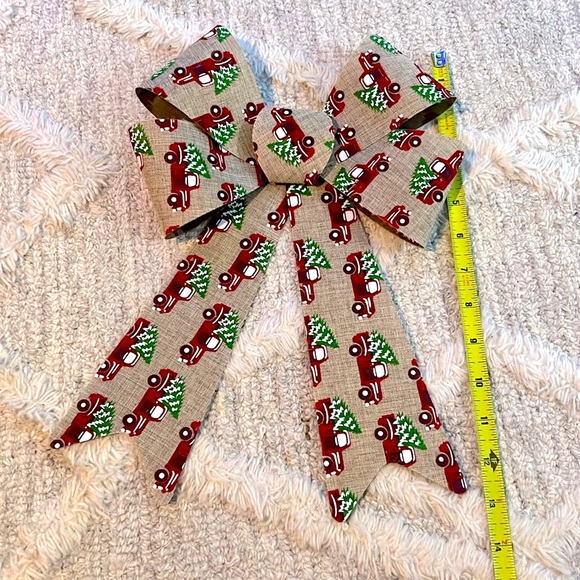 🎄🛻 LARGE 14” x 10” RED TRUCK CHRISTMAS HOLIDAY GIFT BOW OR HOME WALL/DOOR DECOR - Picture 4 of 5